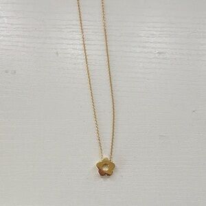 Gold Flower Pendant Necklace